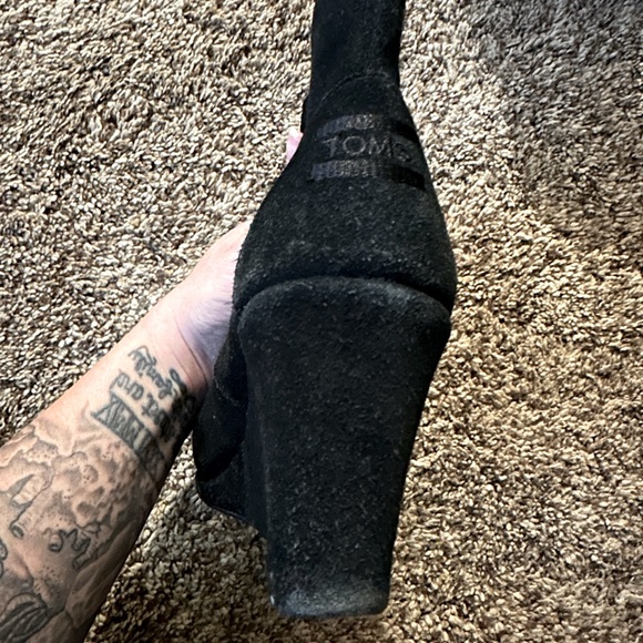 𝙑𝙂𝙐𝘾 𝙏𝙊𝙈𝙎 𝖲𝗎𝖾𝖽𝖾 booties - 𝙎𝙄𝙕𝙀 6 - Picture 5 of 5